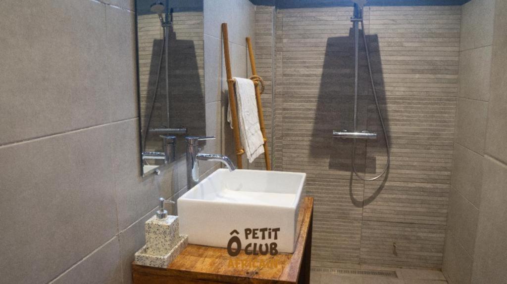 O Petit Club Africain Dakar Bed & Breakfast Exterior foto